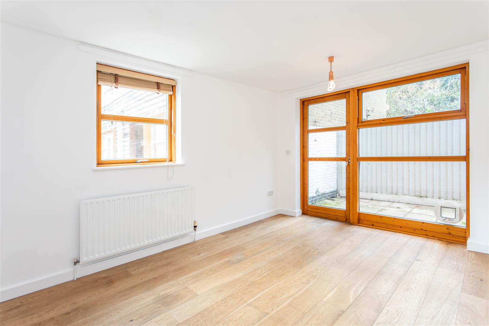 2 bed property in Denmark Place, Bow
